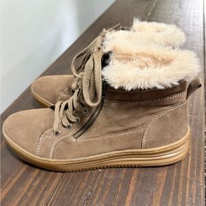 NWOT Earth Women's Lace Up Boots - Brown and Tan